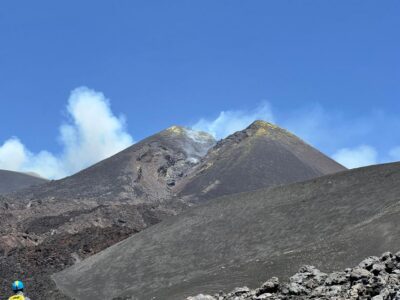Trekking at 3000 meters on Etna - Getting up fast: cable car to 2,500m and what it changes for your day
