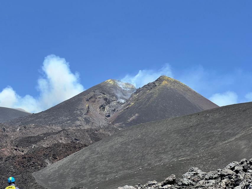 Trekking at 3000 meters on Etna - Getting up fast: cable car to 2,500m and what it changes for your day