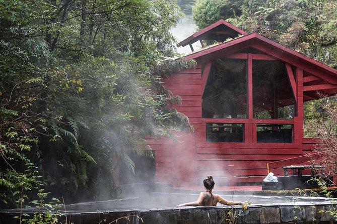 Trekking Mirador el volcano + Geometric hot springs - Key things to know before you go