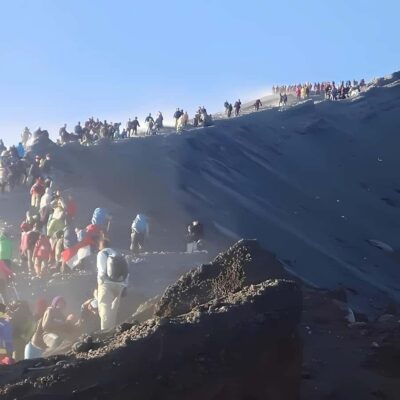 trekking mount rinjani summit join in group tour - Day 1: The 4WD to Sembalun, then Pos Stops to the Crater Rim