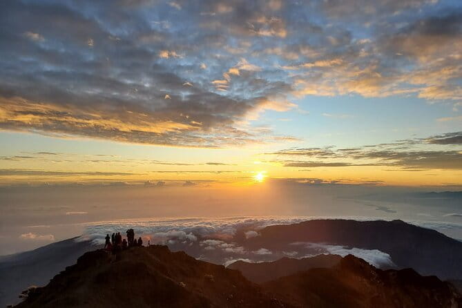 Trekking Mt. Rinjani 2D1N Via Sembalun - Crater Rim - Summit - Day 2: From Sembalun Lawang to the Higher Posts