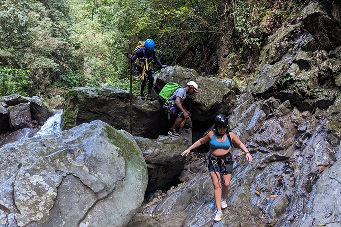 Trekking/rappelling waterfalls in Dominican Republic - Practice Rappel at La Culebra Waterfall: Learn the Basics Before the Big Drop