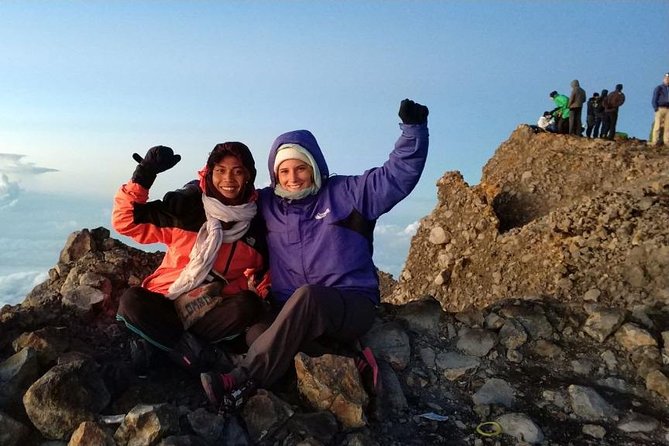 Trekking Rinjani Mountain Summit 2 Days 1 Night - Em Adventure - Day 1, Sembalun to the crater rim: gentle steps toward a big camp