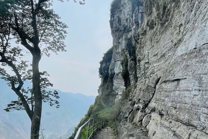 Trekking the White Cliff Ma Pi Leng Pass Adventure - Picnic lunch and coffee/tea: the meal that keeps your hike fun
