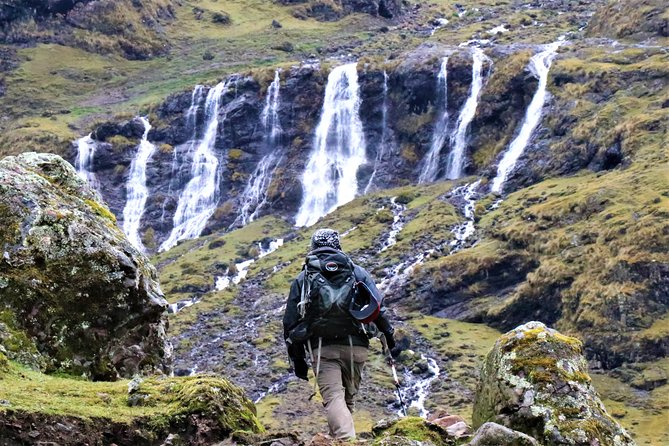 Ultimate Lares Trek & Inca Trail 5 days - Day 2: Condor Pass (4700 m) and Cancha Cancha, a Quechua-only village