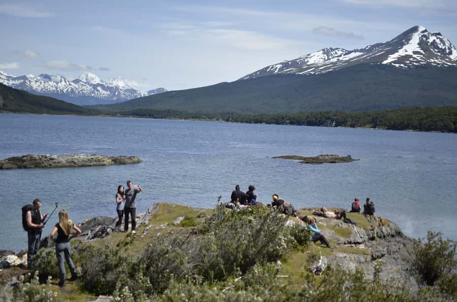 Ushuaia: Tierra del Fuego Trekking and Canoeing - Lunch in a geodesic dome near Lapataia