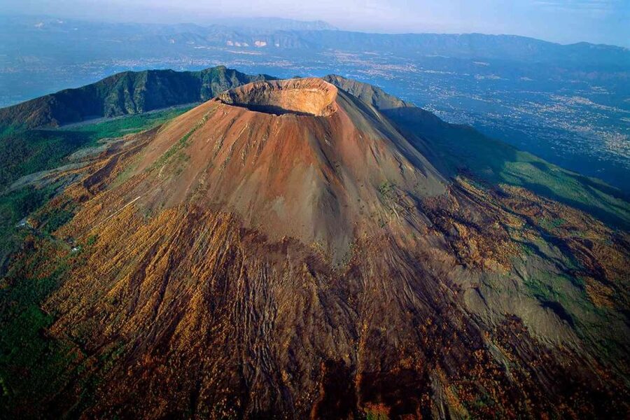 Vesuvio: 3h trekking tour with volcanological guide - Why crater access feels different with a volcanologist on your side