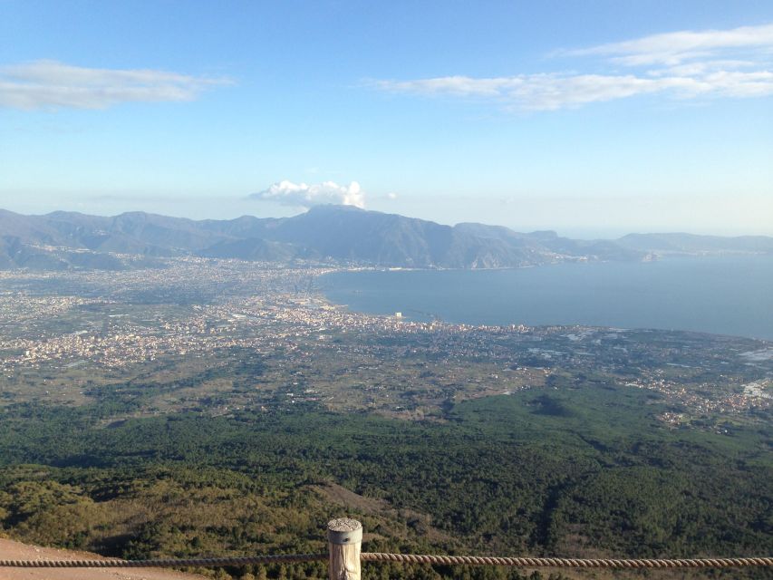 Vesuvio: 3h trekking tour with volcanological guide - Small-group energy, multiple languages, and how that affects your day