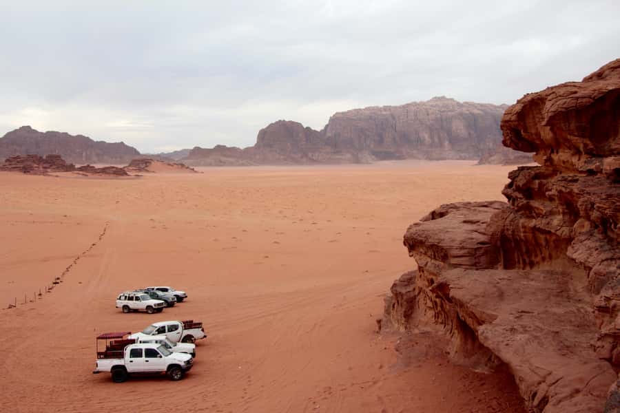 Wadi Rum: 2nights|3Day all-inclusive BedouinDesertExperience - Day 2: Guided Trekking Route With Real Options (Burrah Valley or Lawrence House)