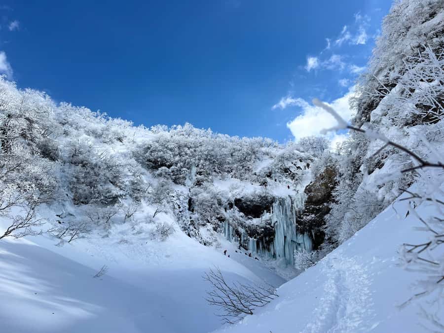 Yamagata: Icefall Ice Monster Snow Trekking with Local Guide - Starting at Zao Liza World and aiming straight for Hyobaku